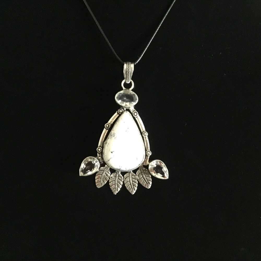 HOWLITE LARGE PEAR STONE PENDANT W/ 3 CLEAR QUARTZ SET IN DESIGN STERLING SILVER